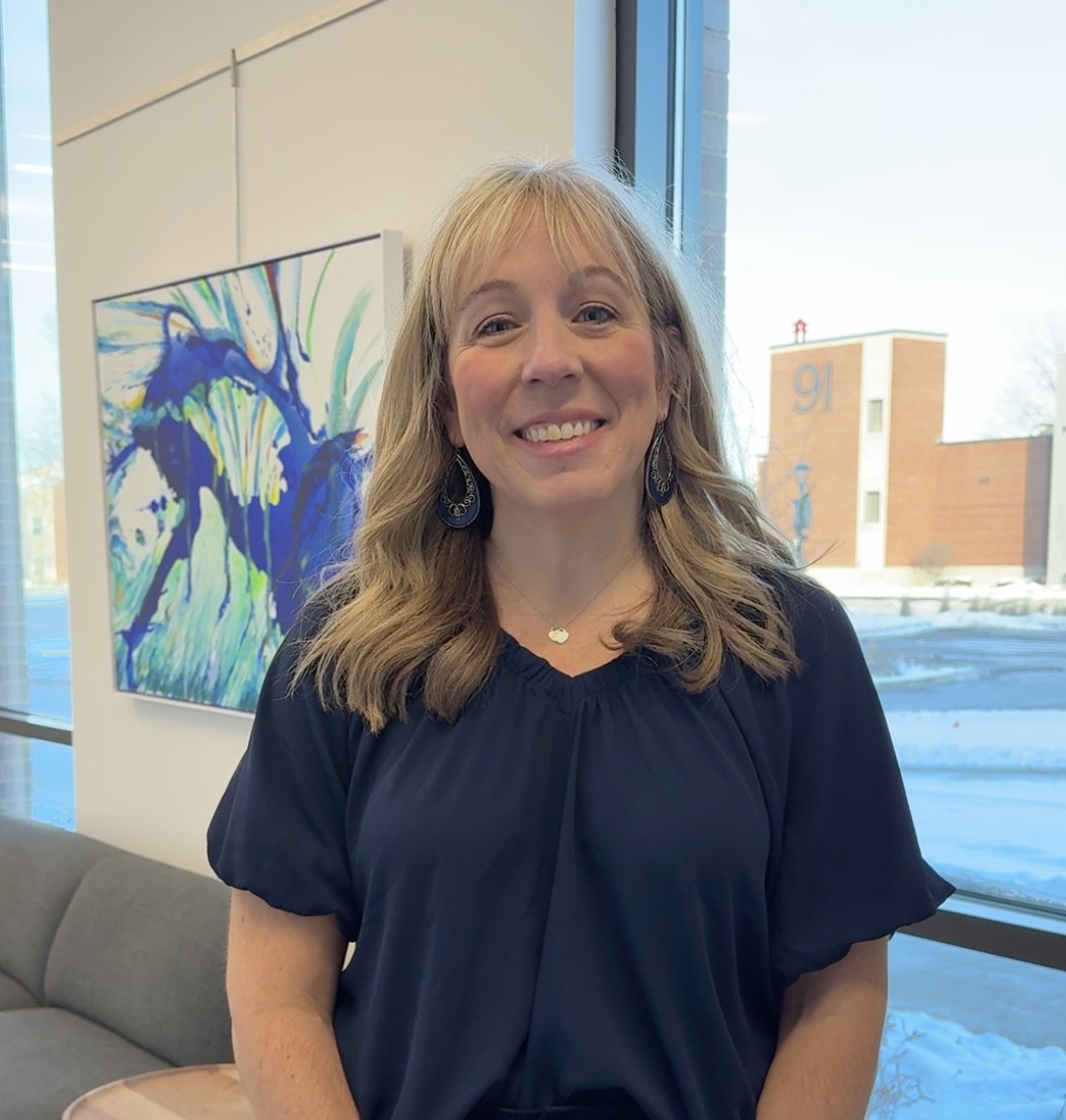headshot of Laura smiling